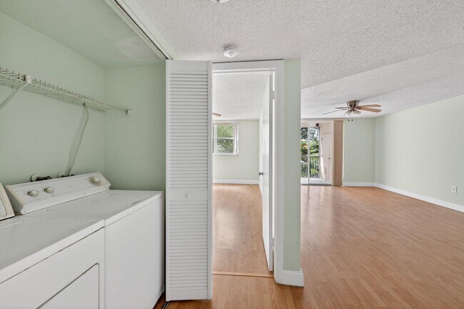 Building Photo - 8373 Lake Dr