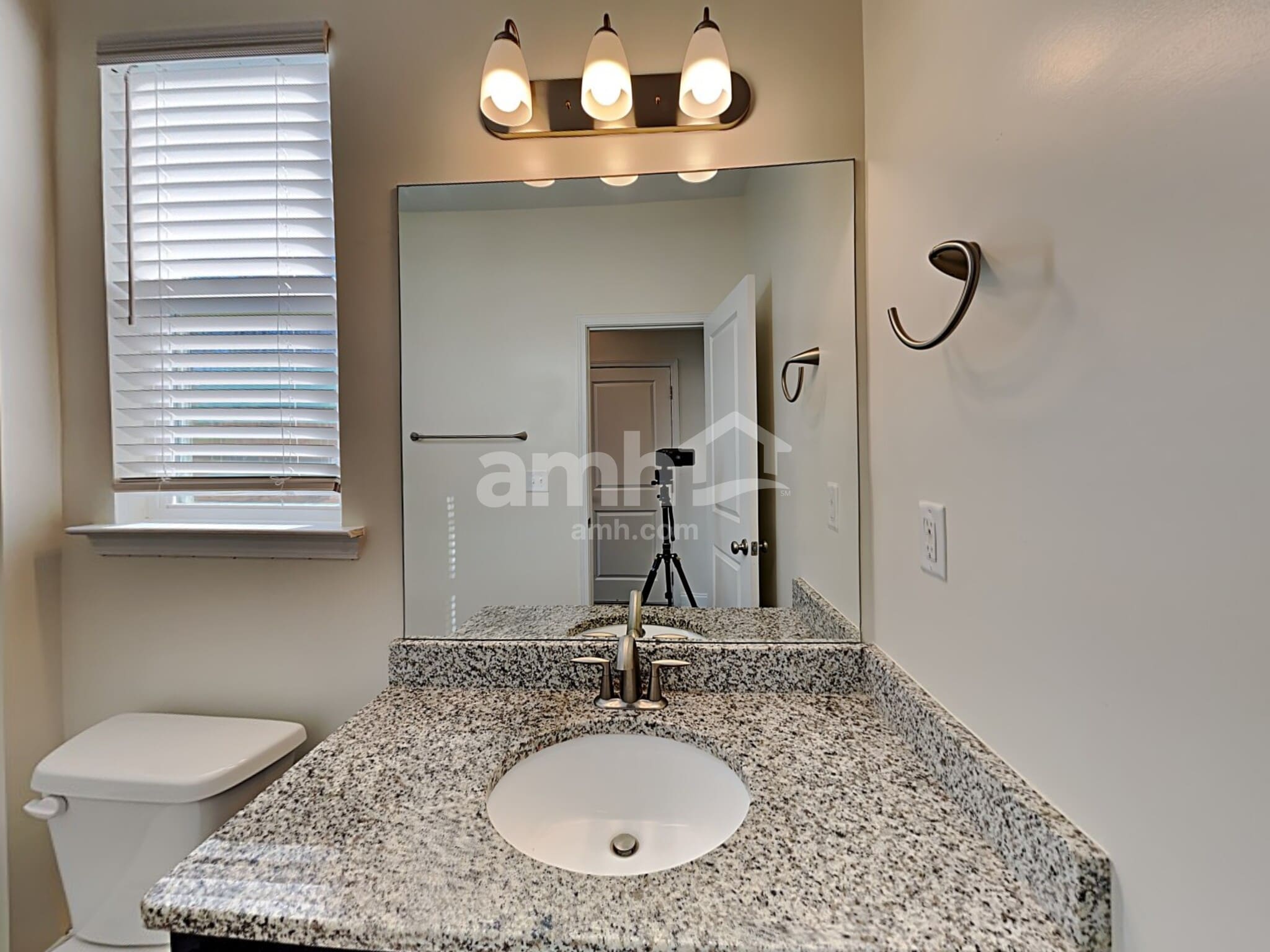 Building Photo - 3337 Okelly Dr