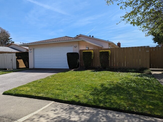 Building Photo - 2531 Eucalyptus Way