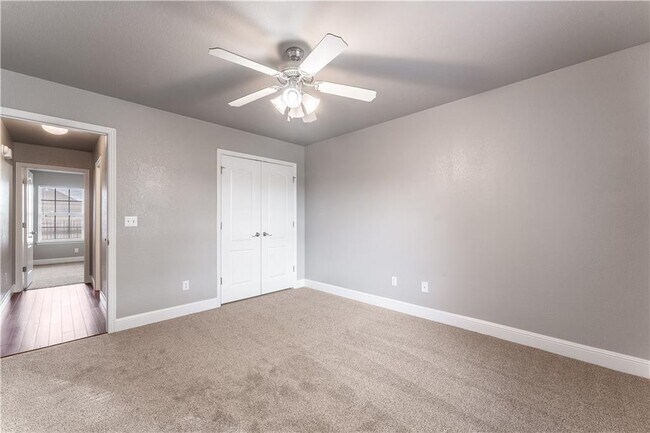 Building Photo - 521 Redbud St