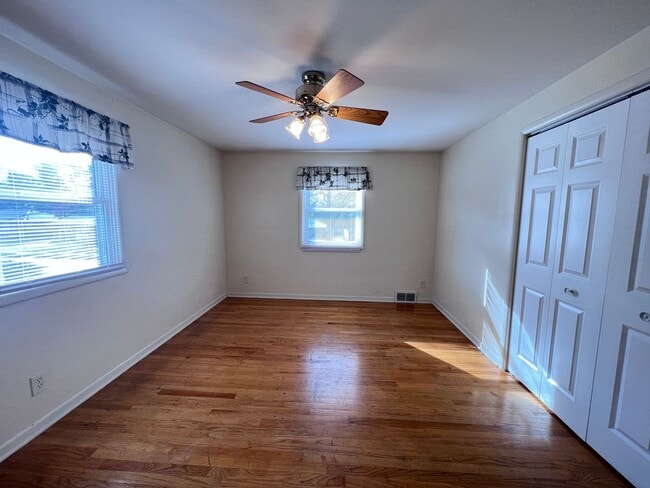 Building Photo - 5 Bedroom home on the NE side of Grand Rapids