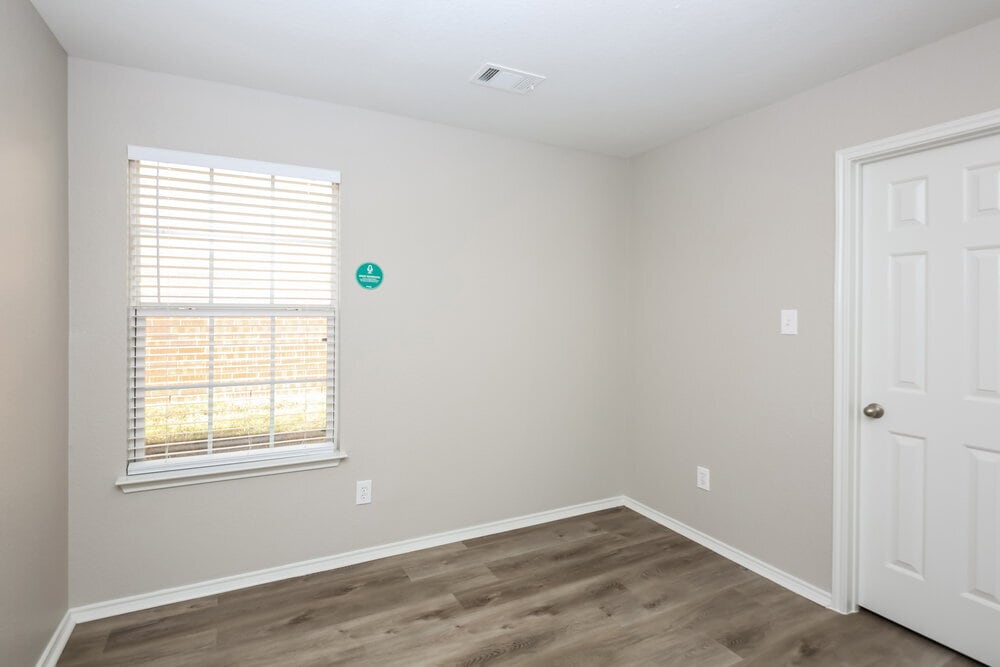 Building Photo - 8044 Brook Ridge Dr