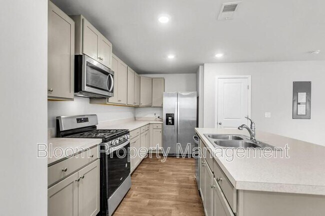 Building Photo - 159 Spencer Cir