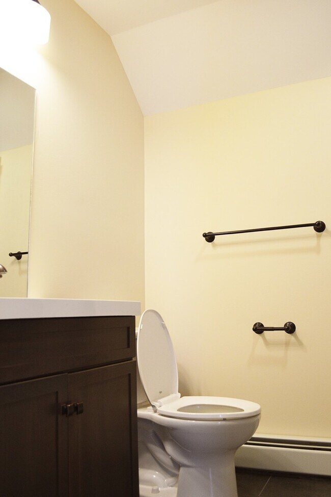 Building Photo - 220 North Ave