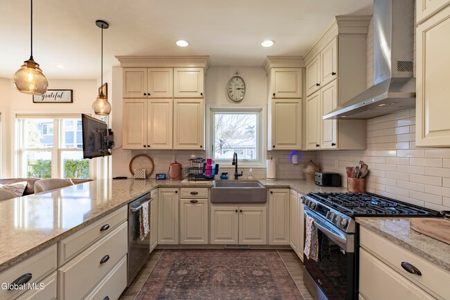 Building Photo - 2 Horizon Dr