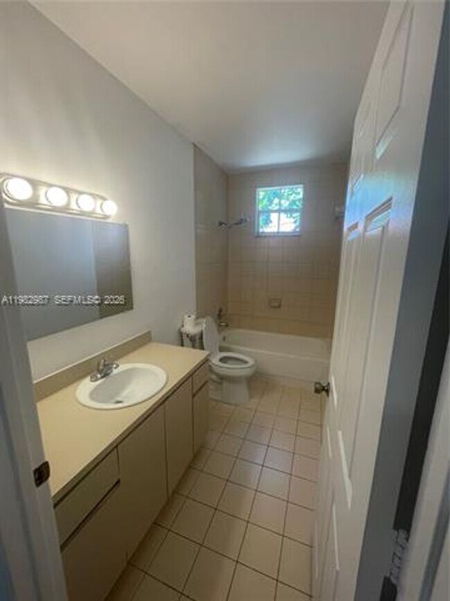 Building Photo - 3421 SW 25th St