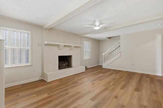 Building Photo - 8604 Sandpoint Dr