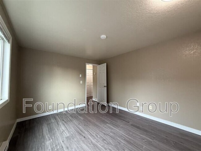 Building Photo - 938 100th St