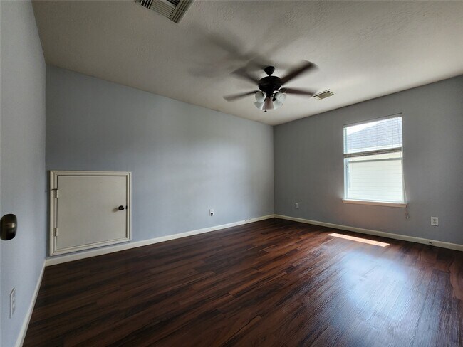 Building Photo - 16935 Jelly Park Stone Dr