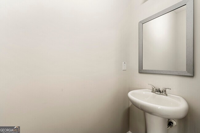 Building Photo - 2411 Oakleaf Cir