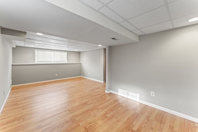 Building Photo - NEW Lower Rate - Renovated Home in the Nor...