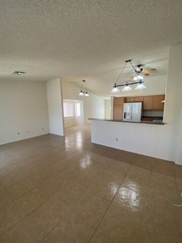 Building Photo - FOR RENT