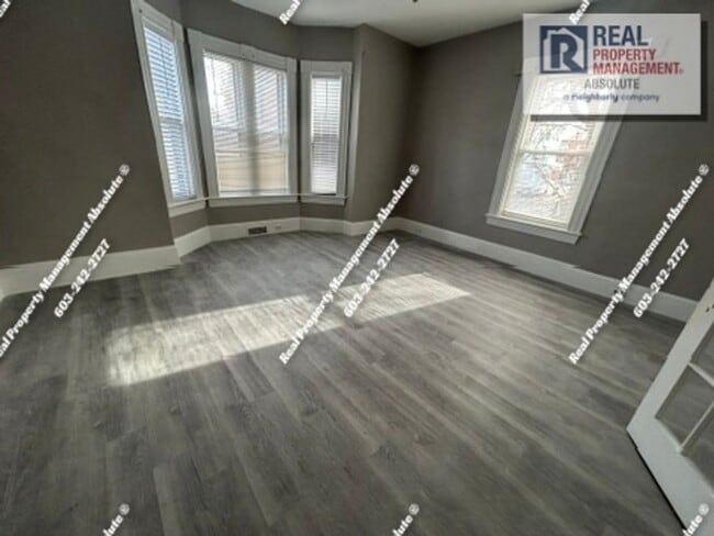 Building Photo - Large First-Floor 3BR Near Downtown Manchester