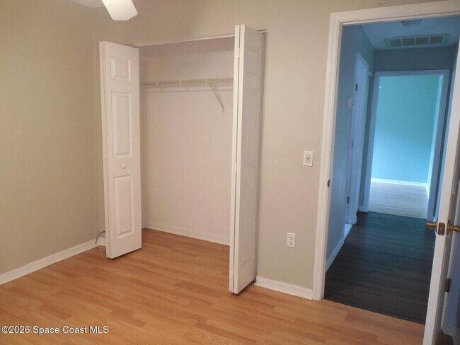 Building Photo - 5272 Outlook Dr