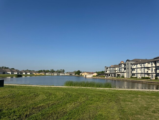 Building Photo - Brand New Construction... Just minutes to ...
