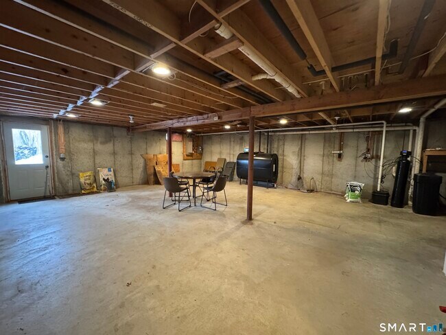 Building Photo - 237 Chestnut Hill Rd