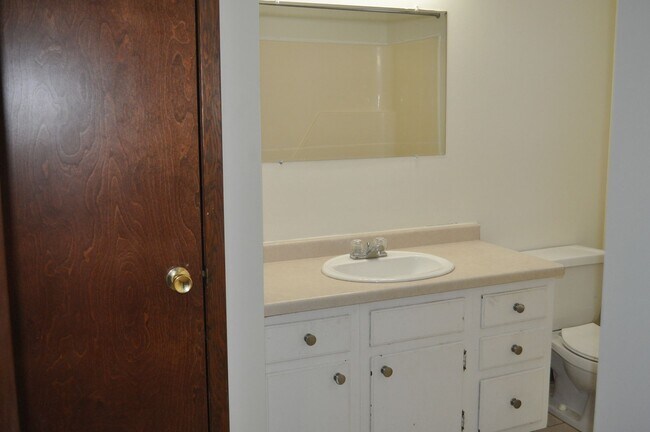 Building Photo - DBR-620/624 S 20th St.