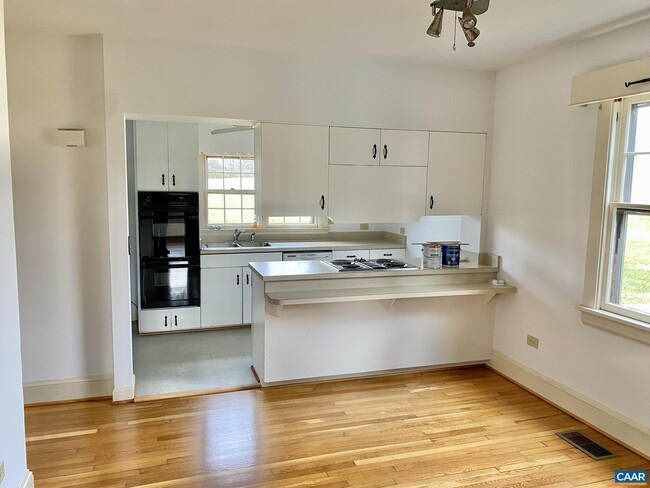 Building Photo - 119 Tanbark Dr