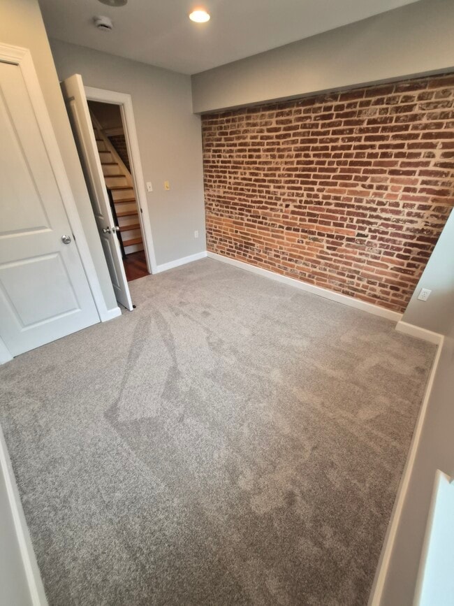 Building Photo - 501 E Fort Ave