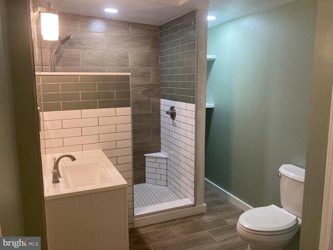 Building Photo - 8811 Badger Dr