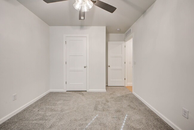 Building Photo - 323 Woodrock St