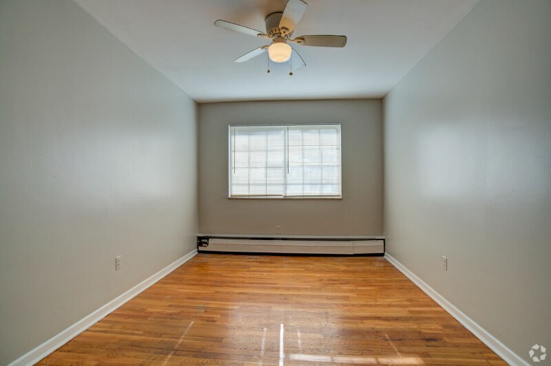Building Photo - 4865 Cadieux Rd