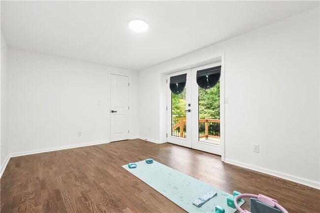 Building Photo - 2430 Hanford Dr SW