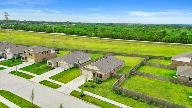Building Photo - 9931 Cliffside Rdg
