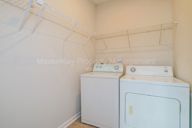 Building Photo - 550 W Copenhaver Dr