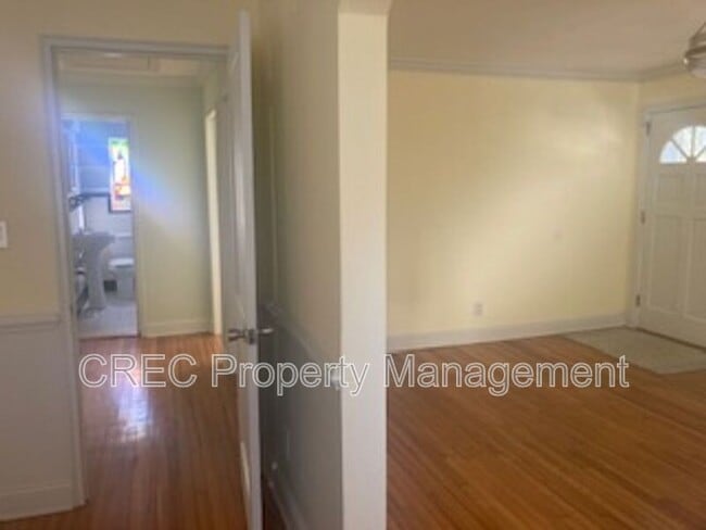 Building Photo - 9 Penn Ave