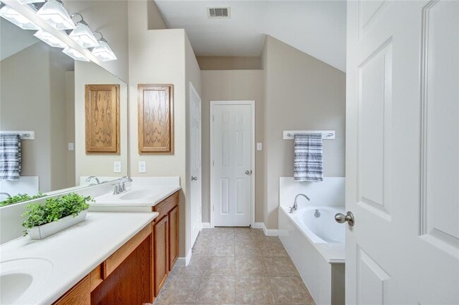 Building Photo - 5806 Cedar Field Way