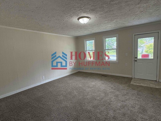 Building Photo - Three Bedroom House | Two Bathroom | Move ...