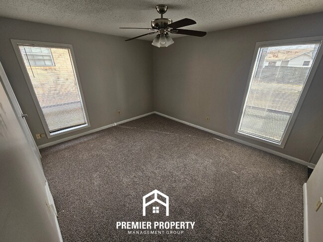 Building Photo - Spacious 3BR Memphis Home with Vaulted Ceilings, Fireplace & Fenced Backyard