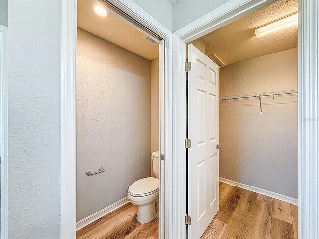 Building Photo - 6945 Gideon Cir