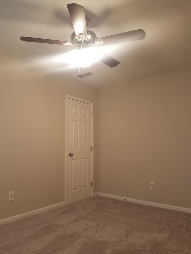 Building Photo - 2 Bed 1.5 Bath in Atlanta!