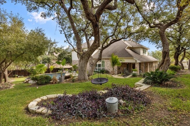 Building Photo - 4 Bedroom 3.5 Bath Heights At Stone Oak Subdivision