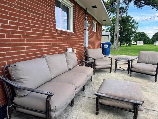 Building Photo - 515 Gaddy Rd