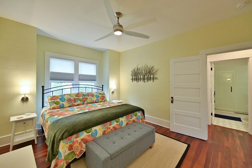 Building Photo - 2408 Hillview St