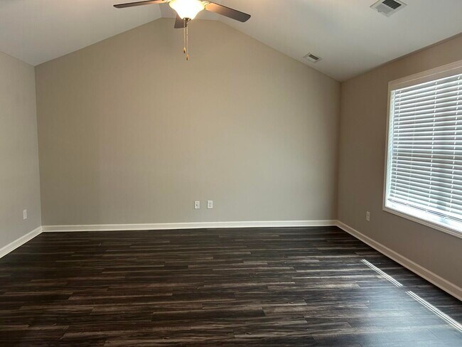 Building Photo - 610 Constitution Dr