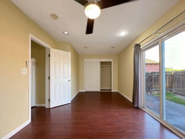 Primary Photo - **5886 Lemon Ave Long Beach** 2 Bedroom 1 ...