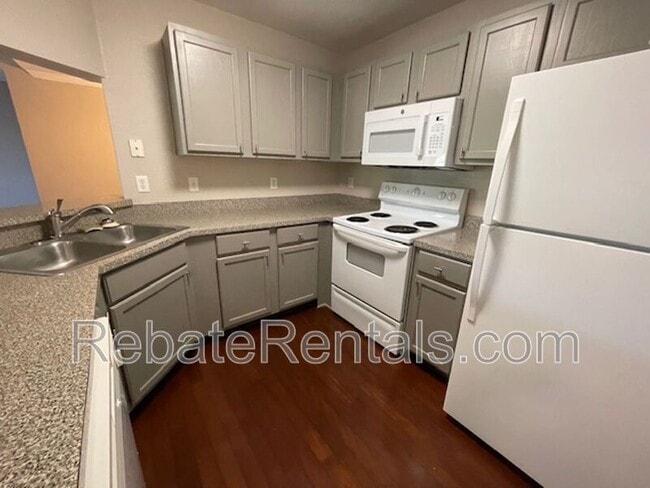Building Photo - 7800 Point Meadows Dr