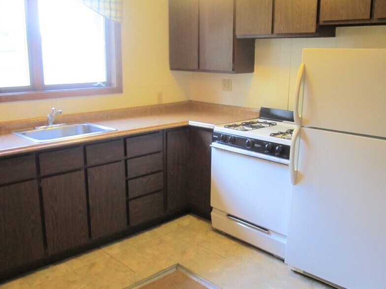 Building Photo - 2421 Beechwood Blvd