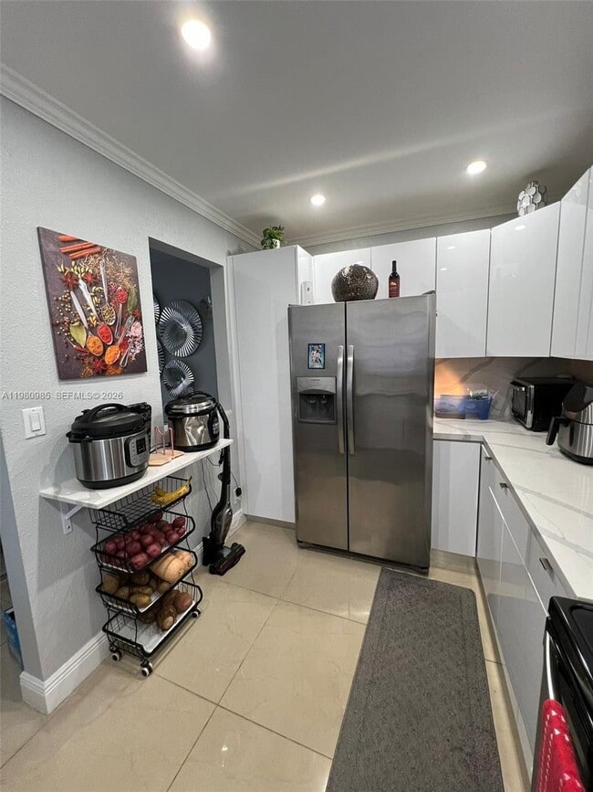 Building Photo - 13715 Kendale Lakes Cir