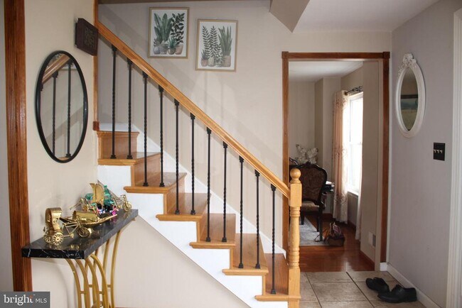 Building Photo - 219 Meadow Dr