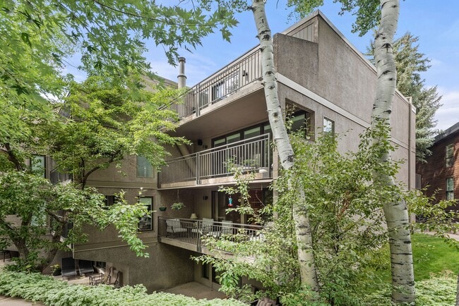 Building Photo - 800 E Hopkins Ave