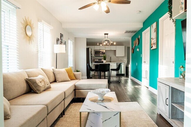 Building Photo - 4327 17th Ave S