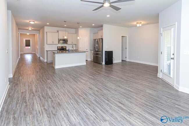 Building Photo - 125 River Springs Ct