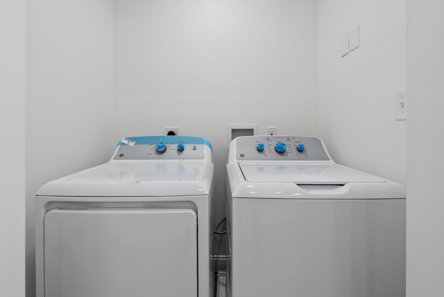 Building Photo - 530 N Carrollton Ave