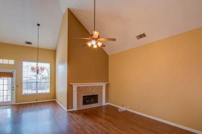 Building Photo - 6908 Chateau Dr