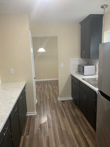 Building Photo - 145 Sally Hill Cir